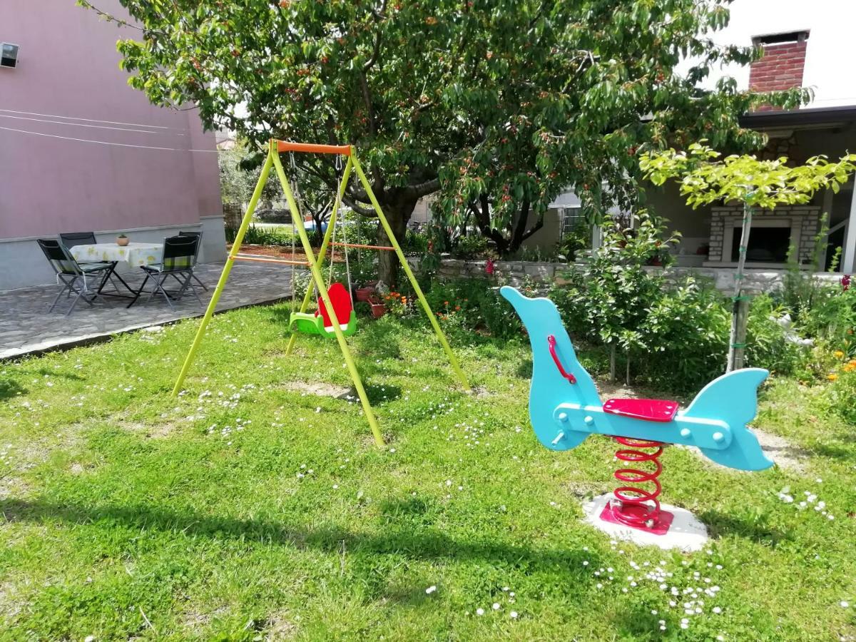 Apartmani Vesna Бує Екстер'єр фото