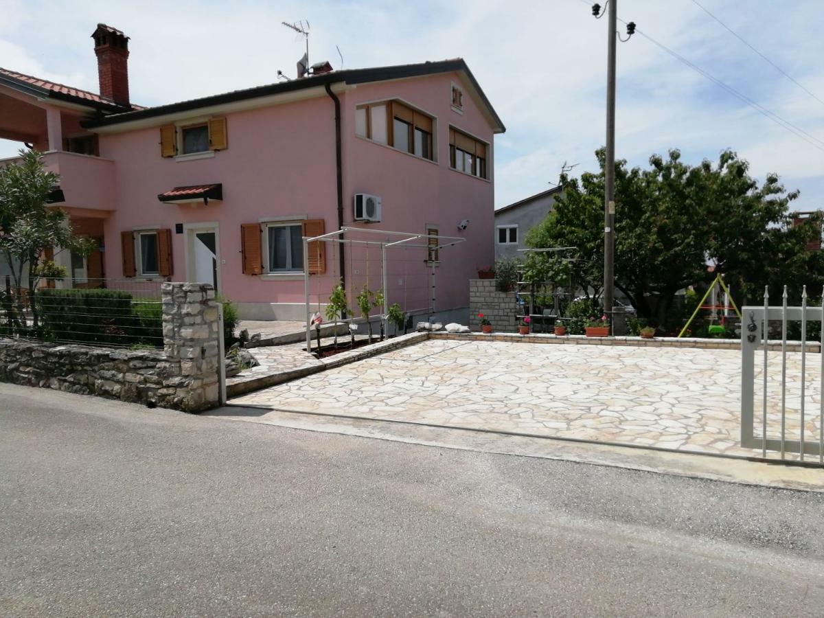 Apartmani Vesna Бує Екстер'єр фото