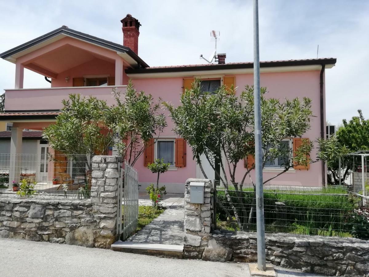Apartmani Vesna Бує Екстер'єр фото